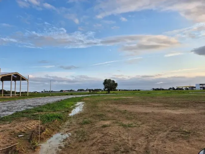 VENDO/ALUGO ÁREAS COMERCIAIS/INDUSTRIAIS NA RJ 240 (ESTRADA DO PORTO DO AÇU /SÃO JOÃO DA B