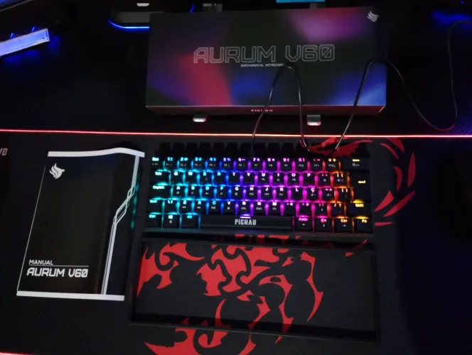 Teclado gamer pichau Aurum V60 novo