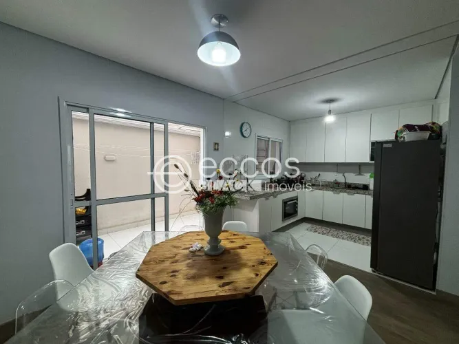 Casa à venda, 3 quartos, 1 suíte, 2 vagas, Jardim Simus - Sorocaba/SP
