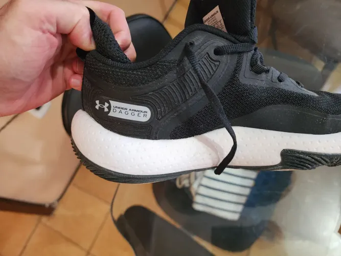 PRA LEVAR AGORA - R$ 100 Rea - TÊNIS ZERO UNDER ARMOUR - 40/42 - USADO POUQUÍSSIMAS VEZES