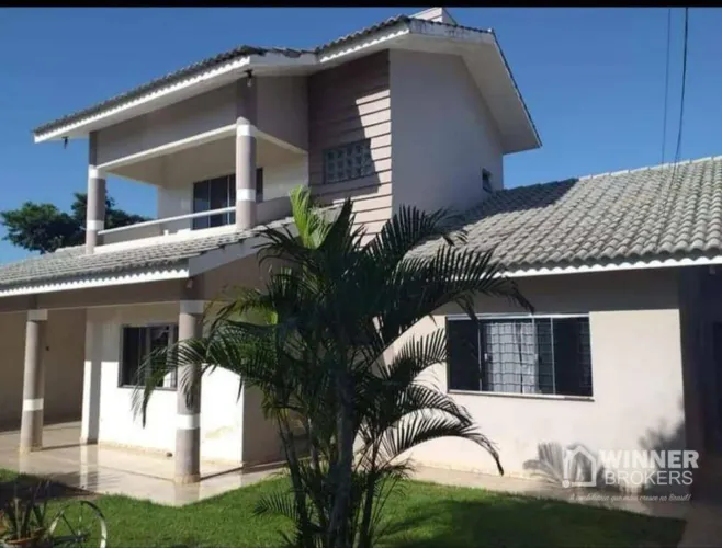 Casa com 4 dormitórios à venda, 380 m² por R$ 930.000,00 - Centro - Ubiratã/PR