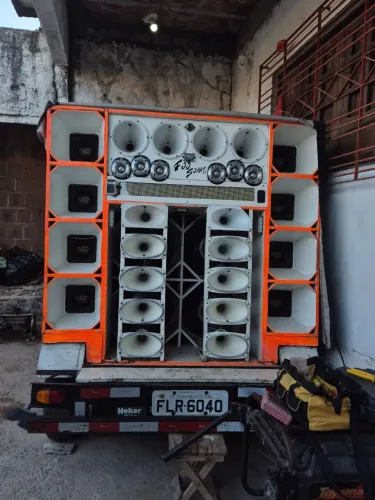 VENDO PAREDÃO COMPLETO + CARROÇA REBOQUE EMPLACADA ?