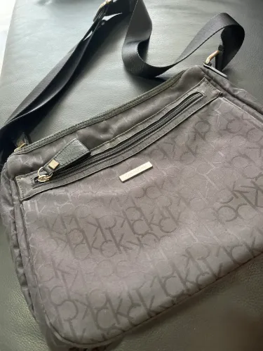 Bolsa Calvin Klein preta 