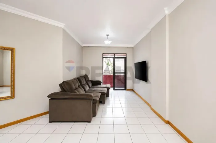 Apartamento na Silva Jardim, 101m2, 3 quartos (1 suíte), sacada com churrasqueira e 1 vaga