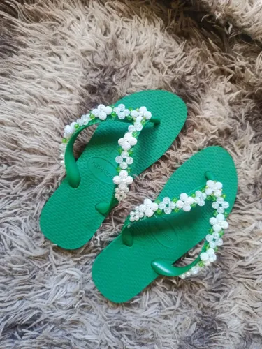 Sandália com miçangas
