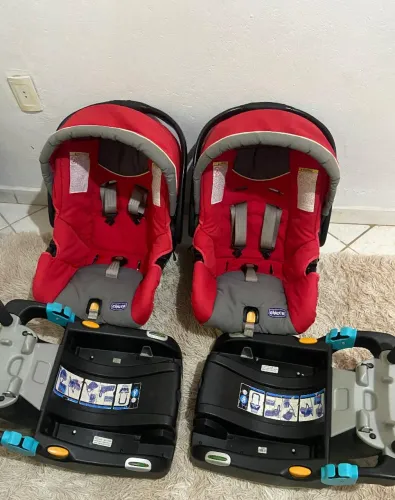 2 cadeirinha bebê confortocarro com suporte.