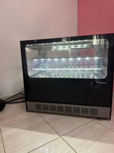 Vitrine Refrigerada Gelopar 220V