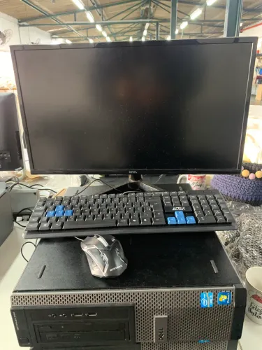 Computador completo sem HD com tela 19 e outro 22 polegadas 