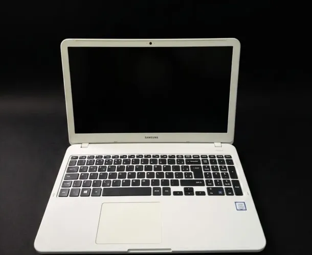 Notebook Samsung Essentials E30 | Tela 15.6" Full HD | Intel Core i3 4GB RAM / 120GB SSD