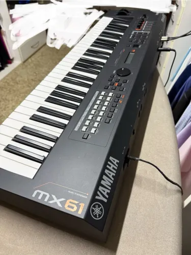 Teclado MX61 Yamaha