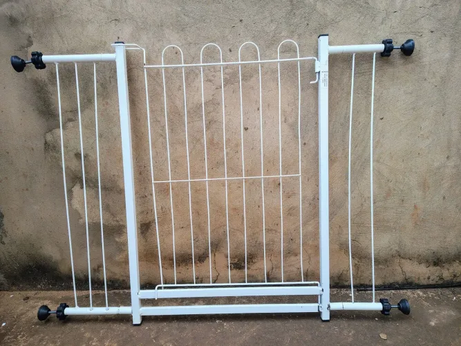 Portão de Segurança para Bebê ou Pet + 2 Extensores (Até 85cm)