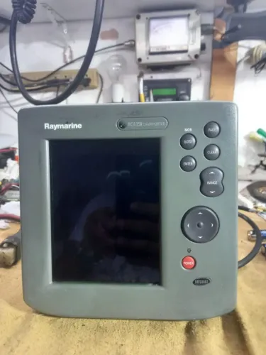 Vendo GPSmap Raymarine RC 435i.