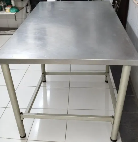 Mesa de alumínio