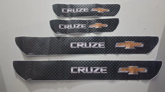 Kit Adesivo Soleira portas Chevrolet Cruze