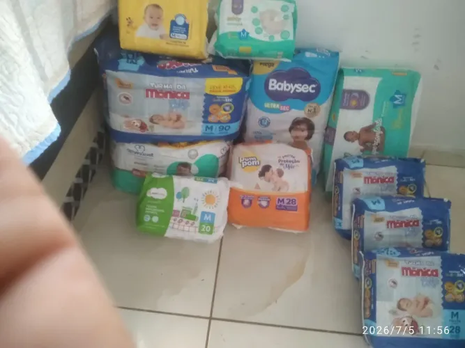 Vendo ou troco fraudas descartáveis tamanho M por XG