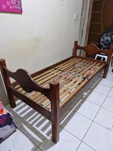 CAMA DE SOLTEIRO DE MADEIRA + COLCHÃO D23