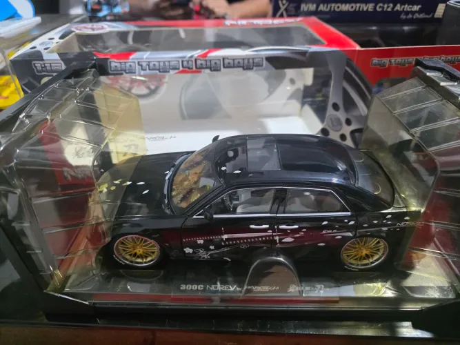 Miniatura 1:18 300c Norev by Parotech 
