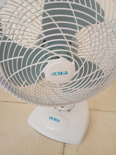 Ventilador de mesa funcionando