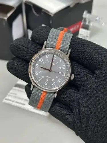 Relógio Timex Weekender nato cinza 38mm indiglo