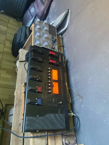 BOSS GT100 PRA VENDER LOGO