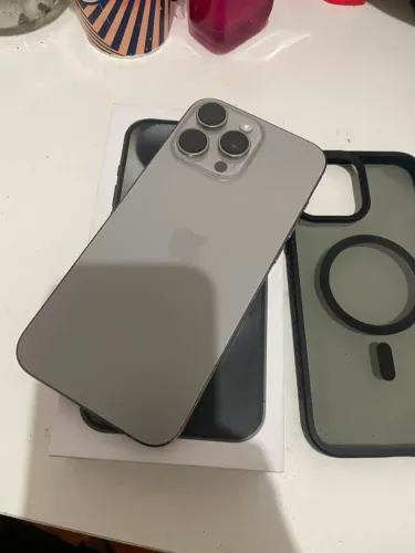 iPhone 15 pro Max Titanium natural 256 GB de memória 