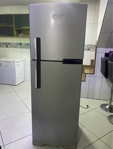 Geladeira Eletrolux fraca na parte de gelar