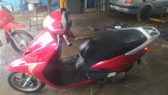 Honda Lead 110 2010 Vermelha - Econômica e Conservada