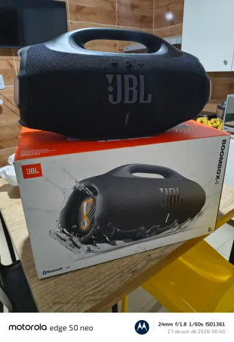 JBL bombox 4 nova 2 messes comprada *04 não tem menor preço por favor não insista