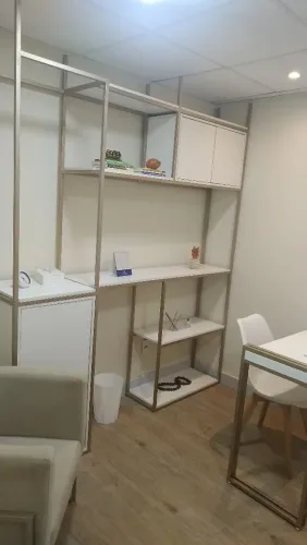 Estante industrial moderna Metalon e MDF branco