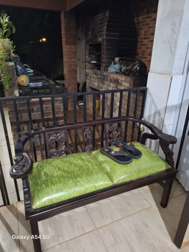 Namoradeira de madeira entalhada 