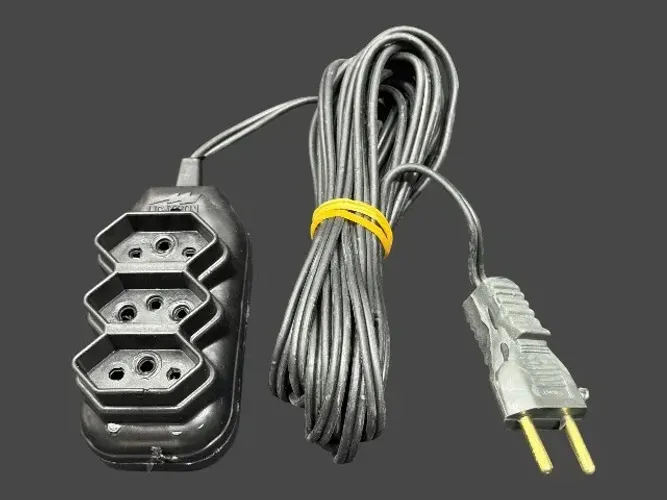 Extenção 5 Metros Com 3 tomadas 10A Bivolt