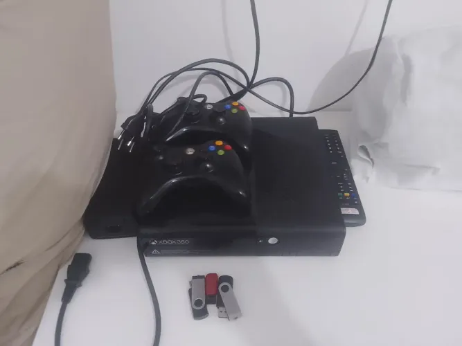 Xbox 360 desbloqueado 1t de hd com kitnet só não tem o controle 