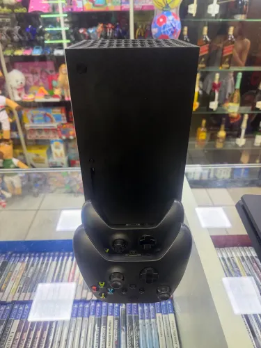 Xbox series X com 2 controles