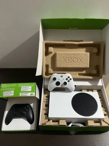 Xbox Séries S 512GB com 2 controles