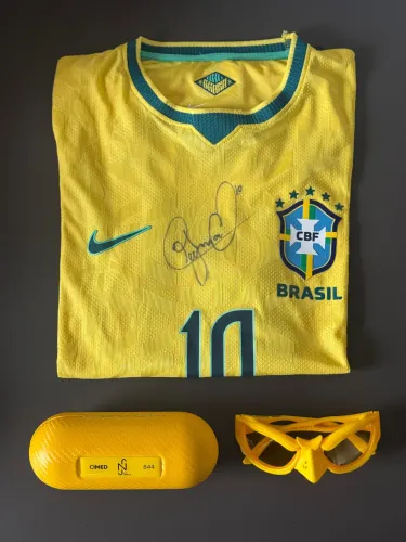 Camisa do Brasil autografada e Óculos Canarinho