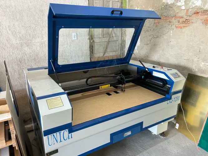 Máquina de Corte e Gravação à Laser