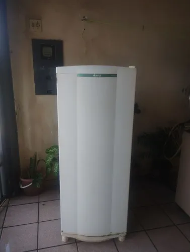 Vende-se geladeira Consul em perfeito estado