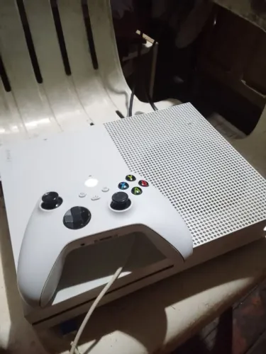 Xbox one S com jogos sem nenhum defeito.