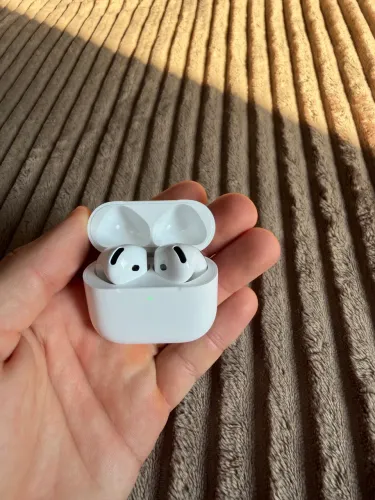 AirPods 4