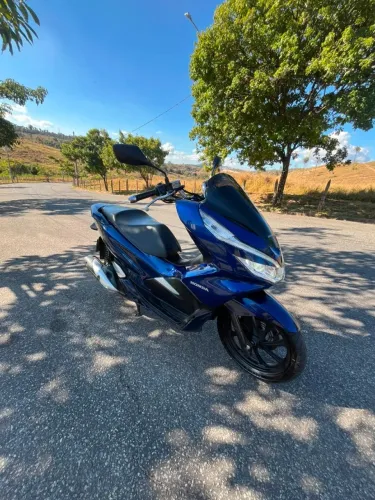 VENDE-SE PCX 2020 AZUL ( 14.600) OBS: ABAIXO DA TABELA FIPE, TODA REVISADA!!!!