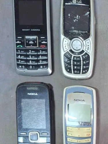 lote com 4 celulares para aproveitamento de peças