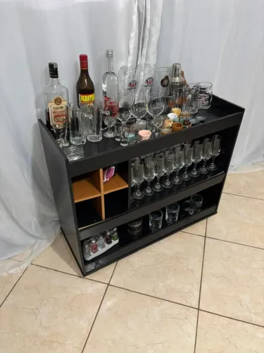 Barzinho para taças e bebidas