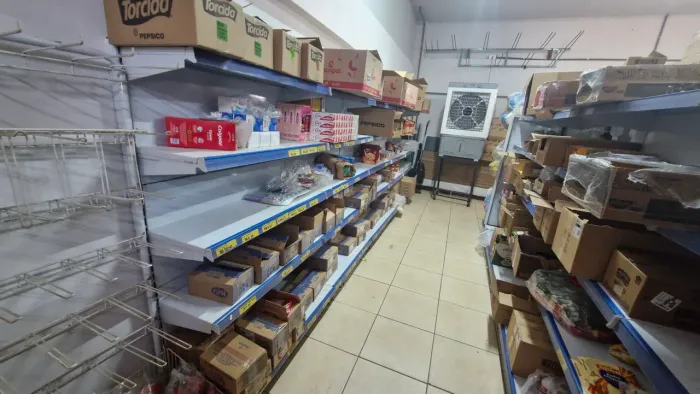 Vendo gondulas, estantes de supermercados 