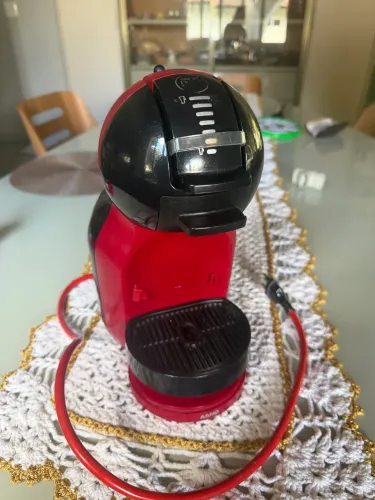 Vendo cafeteira semi nova Dolce gusto 