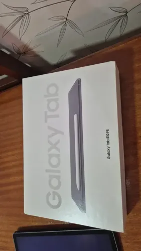 Tablet Samsung Galaxy Tab S10FE Wi-Fi Capa, Caneta, 8GB RAM 128GB 10,9" + Película Paper