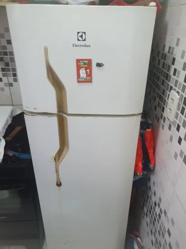 Vendo geladeira eletrolux sem funcionar 