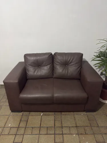 Sofá 2 lugares em couro legítimo