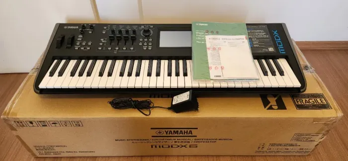 Teclado Yamaha Modx6 em estado de novo