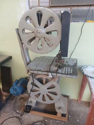 Maquina de serra a fita