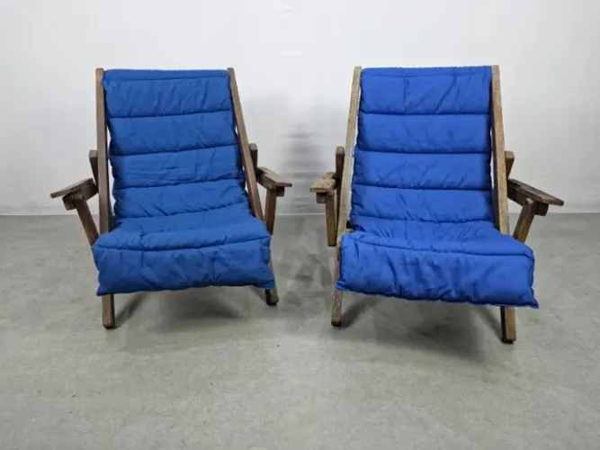 Par de Poltronas dobráveis, confeccionadas em madeira nobre maciça